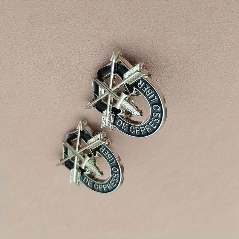 US Army pin featuring crossed arrows and black banner with De Oppresso Liber motto from Military-Outdoors.com
