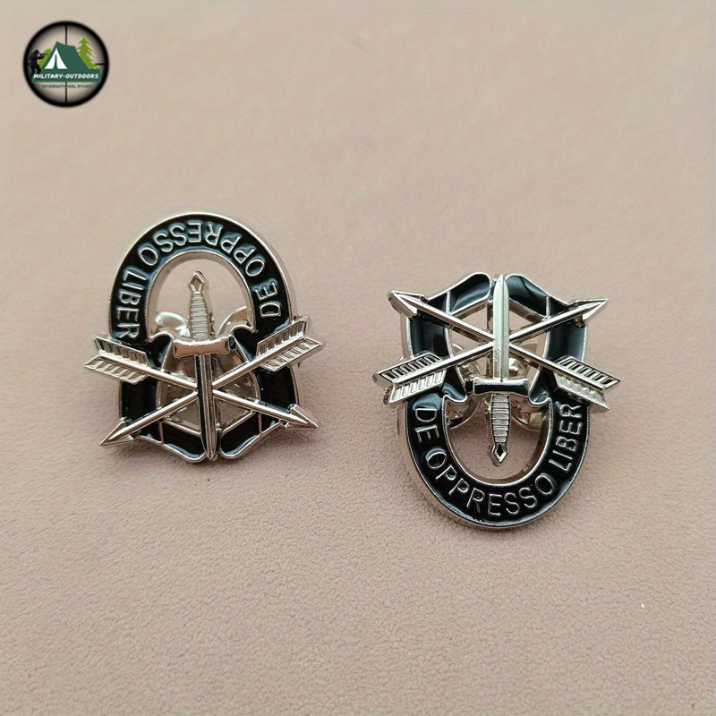 US Army pin featuring crossed arrows and dagger with De Oppresso Liber motto military logo