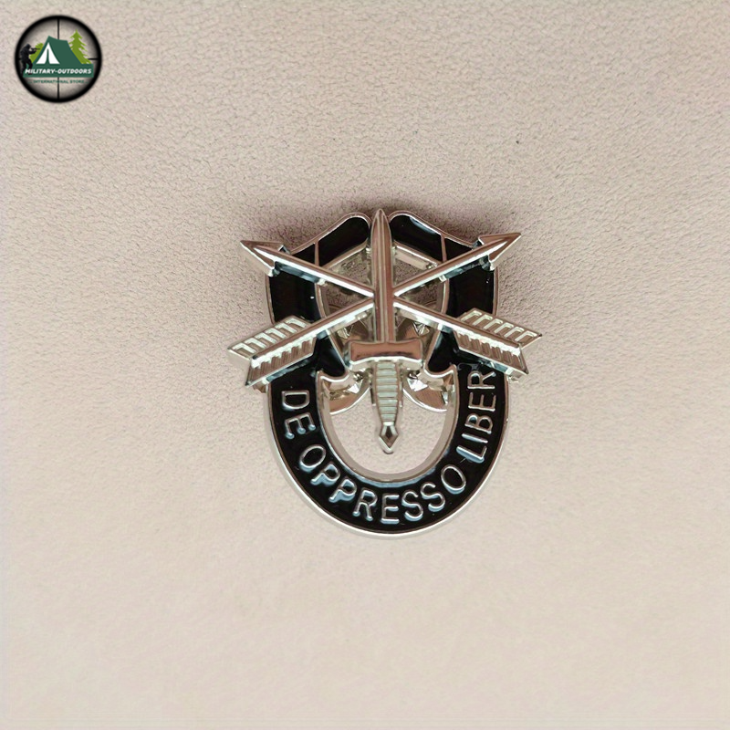 Military-Outdoors.com US Army pin featuring crossed arrows and sword with De Oppresso Liber motto