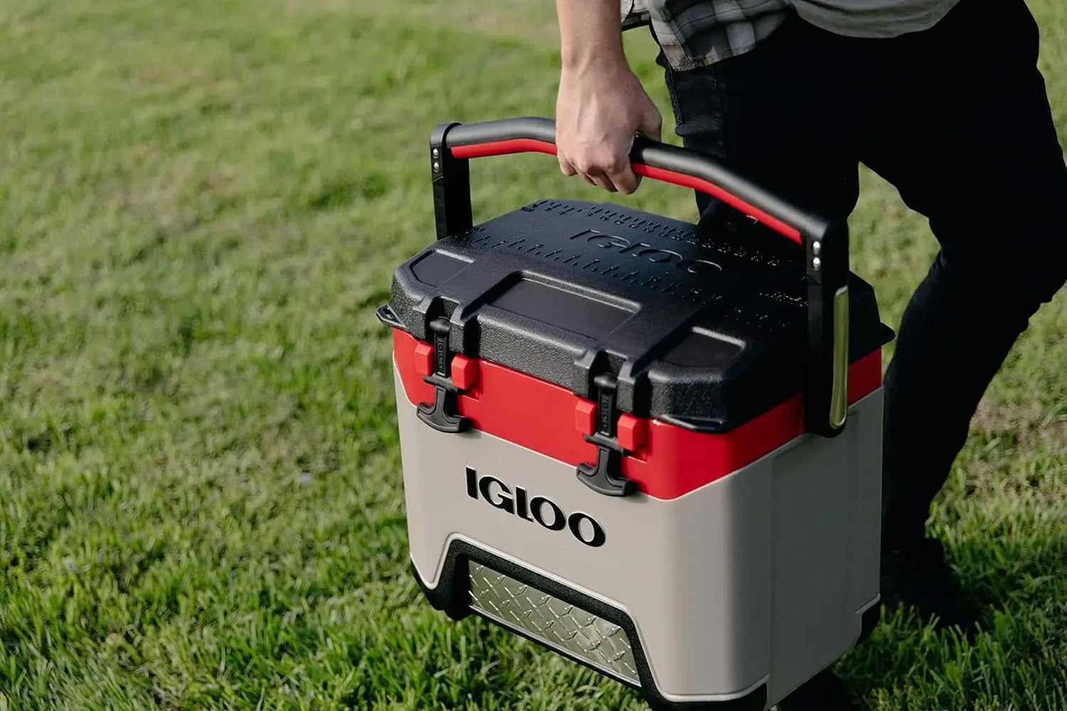 IGLOO Hard Cooler Box 25-72QT