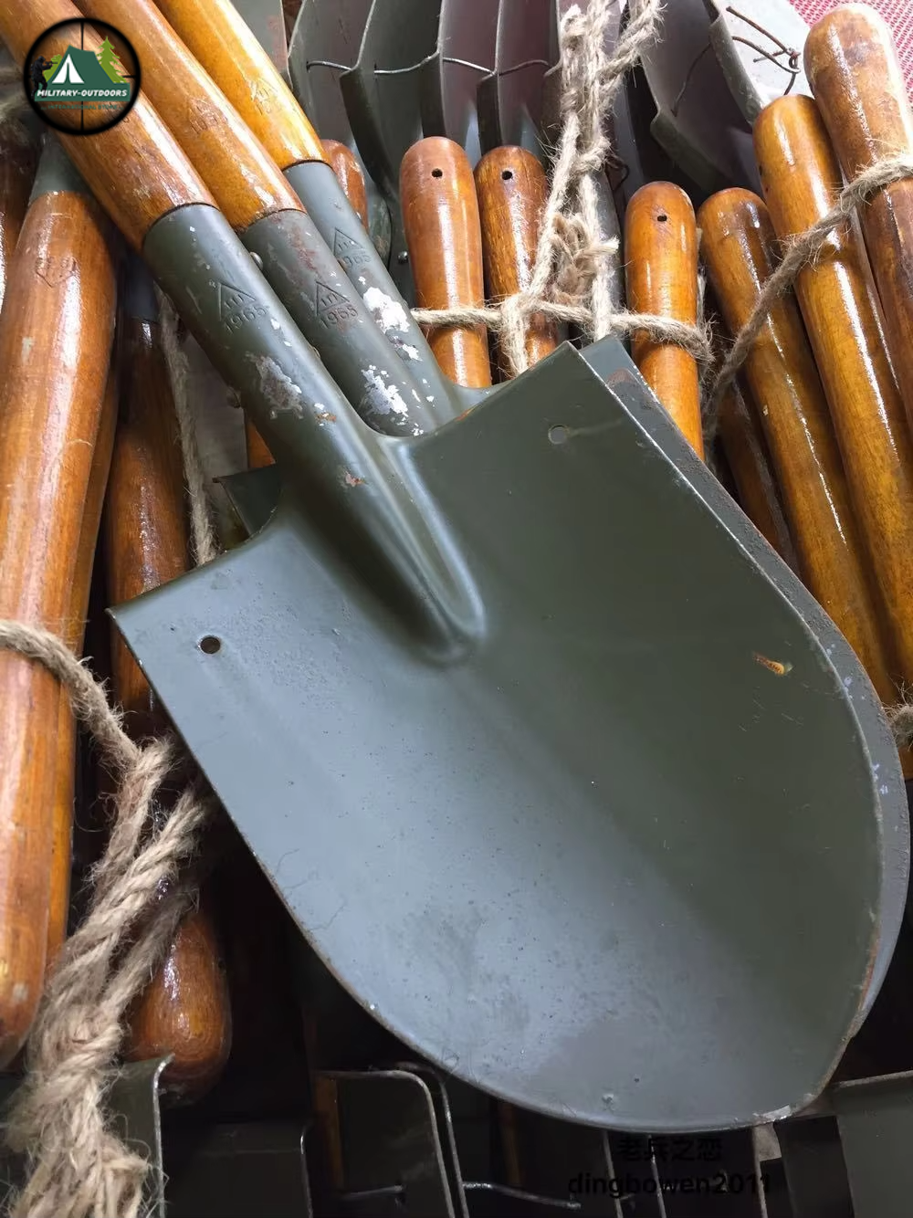 MILITARY COLLECTION - Surplus Vietnam Era Chinese Soldiers Shovel