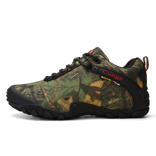 High quality men outdoor sneakers in camouflage design for hiking and outdoor activities